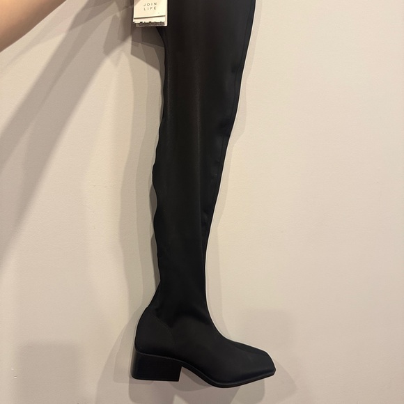 NWT Over the knee, stretch material , fitted, square toe, tech foam insole - Picture 2 of 9